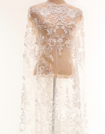 DAISY BEADED LACE IN OFF WHITE