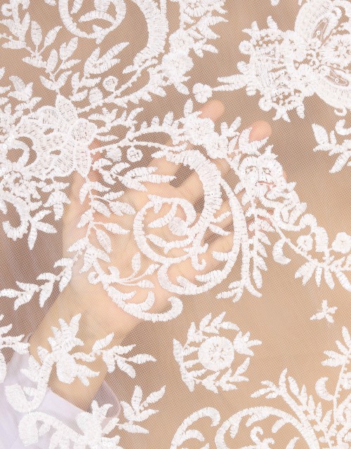 DAISY BEADED LACE IN OFF WHITE